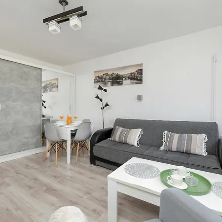 Apartament Blisko Parku Zeromskiego By Renters Apartmán
